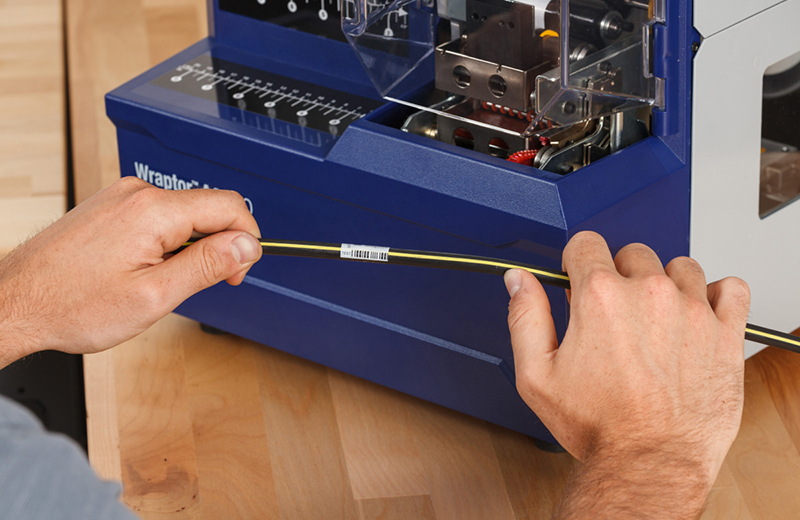 Automatyzacja oznaczeń Brady - jak przejść od ręcznego etykietowania do kontrolowanego, szybkiego procesu