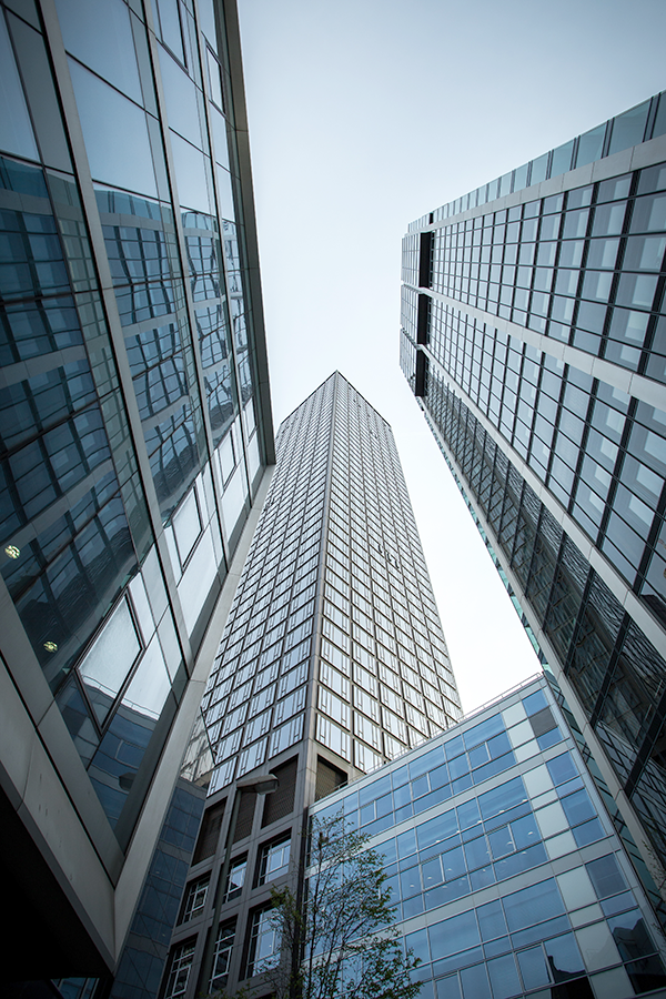 Kancelarie tajne i pomieszczenia niejawne - jak zapewnić zgodność z wymaganiami bezpieczeństwa elektromagnetycznego