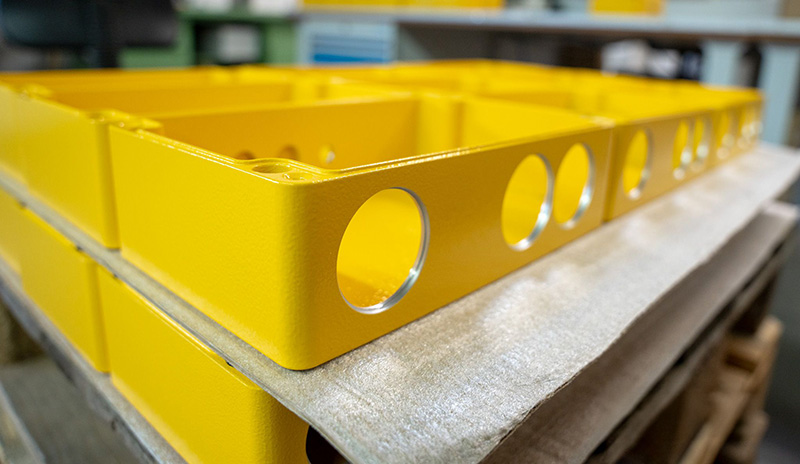 Obudowy Multi-Box w kolorach specjalnych – jak dopasować obudowę do wymagań projektu?