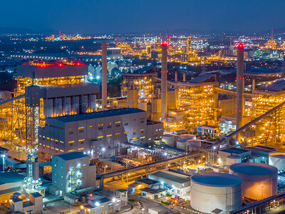 Przemysłowe magazyny energii w dobie kryzysu energetycznego – jak zapewnić ciągłość produkcji?