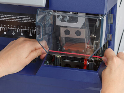 Automatyzacja oznaczeń Brady - jak przejść od ręcznego etykietowania do kontrolowanego, szybkiego procesu