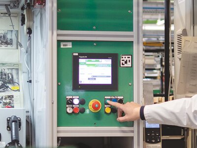 Panel HMI Pro-face - elastyczny interfejs dla nowoczesnych aplikacji przemysłowych