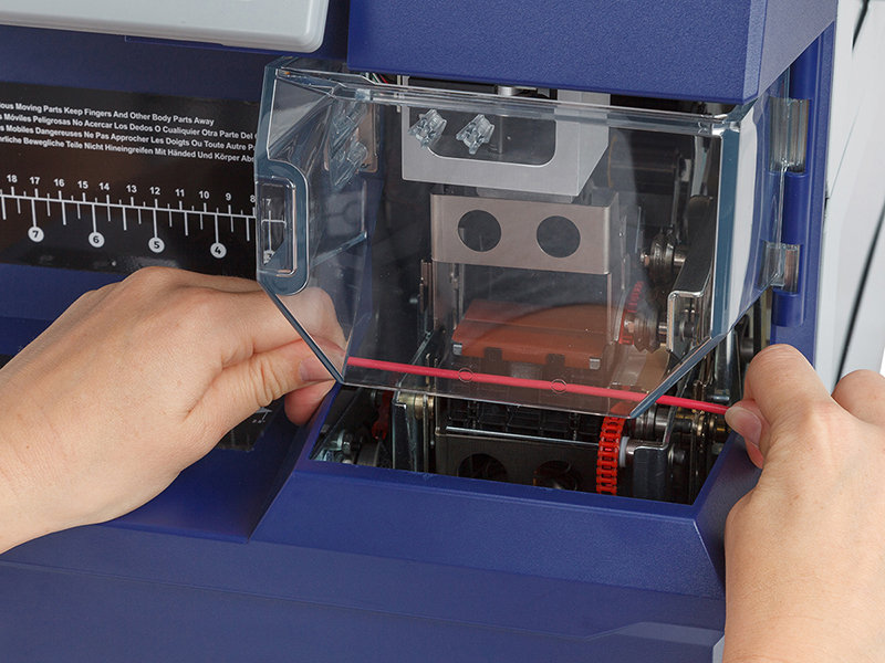 Automatyzacja oznaczeń Brady - jak przejść od ręcznego etykietowania do kontrolowanego, szybkiego procesu