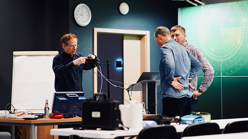 XV Kurs Kompatybilności Elektromagnetycznej z Lee Hillem za nami