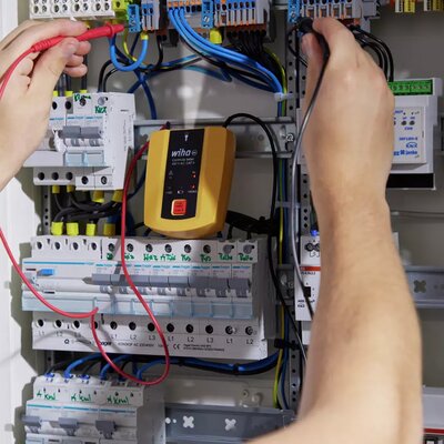 Tester ciągłości obwodu do 400 V AC, CAT II w zestawie 2 baterie AAA, 45222